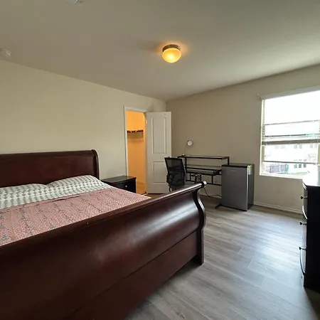 Queen Bed Room With Bath 20 Mins To Tesla